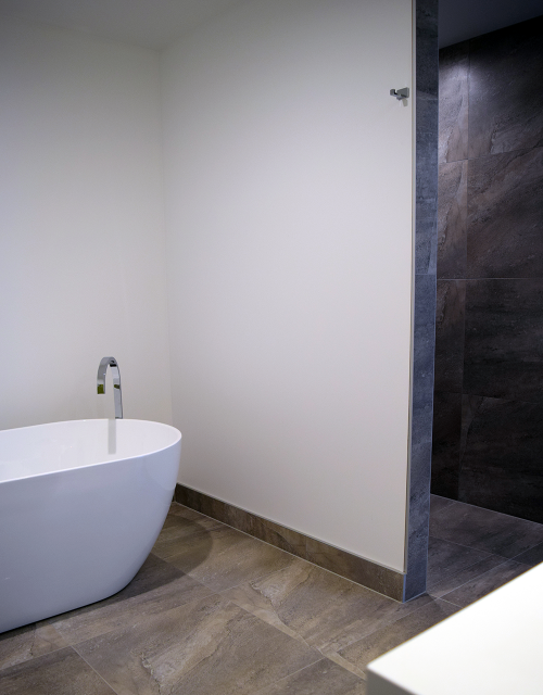 ensuite, bathroom, white, neutral