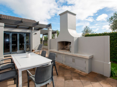 Christine and Andy go for striking yet simple