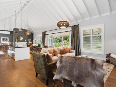 A classically-styled Matarangi bach makes the most of open-plan living A classically-styled Matarangi bach makes the most of open-plan living