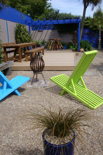 Two courtyards, two ways
