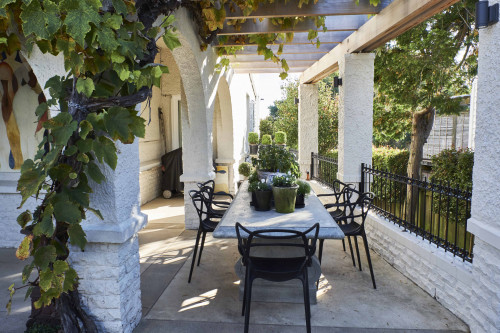 verandah, outdoor dining, alfresco, stucco, garden
