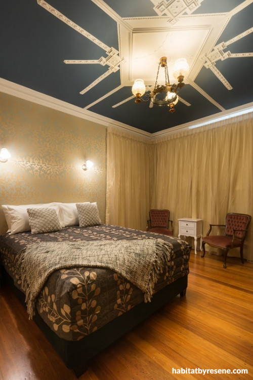 wallpaper, blue, bedroom, ceiling, blue ceiling, gold wallpaper