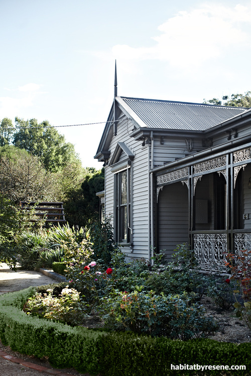 exterior paint, painted weatherboards, grey, gravel, paint ideas, paint trends, villa paint ideas