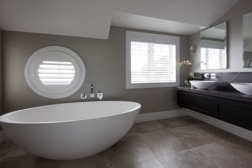 white, bathroom, luxe
