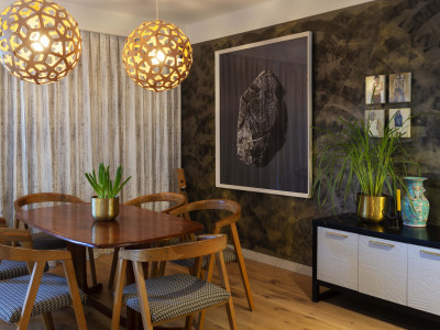 Kelly transforms a sea of vanilla into an art-inspired masterpiece Kelly transforms a sea of vanilla into an art-inspired masterpiece