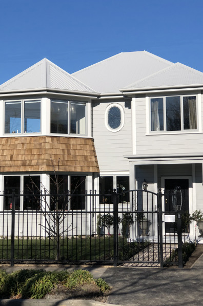 Sarah’s grand and glittering Riccarton home Sarah’s grand and glittering Riccarton home