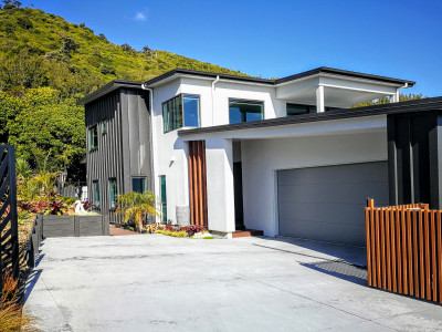 Jen and Dan’s blissful master bedroom sets the stage for more colour to come Jen and Dan’s blissful master bedroom sets the stage for more colour to come