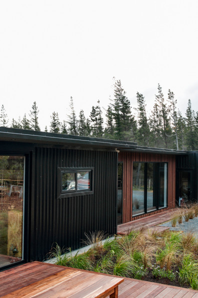 Amber and Tony take modernist to the bush