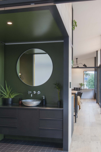 Colour your bathroom bigger