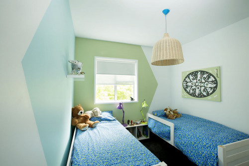 kids bedroom, children's bedroom, geometric pattern, blue bedroom, blue paint, green paint