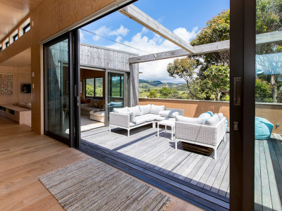 Heather goes coastal cool