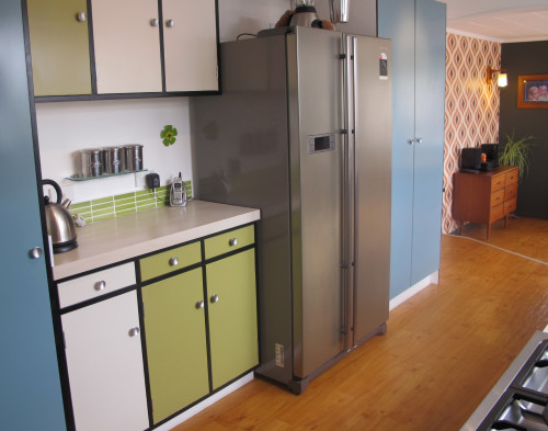 retro, retro kitchen, 1970s kitchen, green cabinets, blue cabinets, green kitchen
