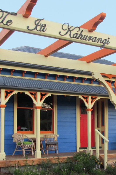 Lizzie’s cute cottage glows like a jewel Lizzie’s cute cottage glows like a jewel