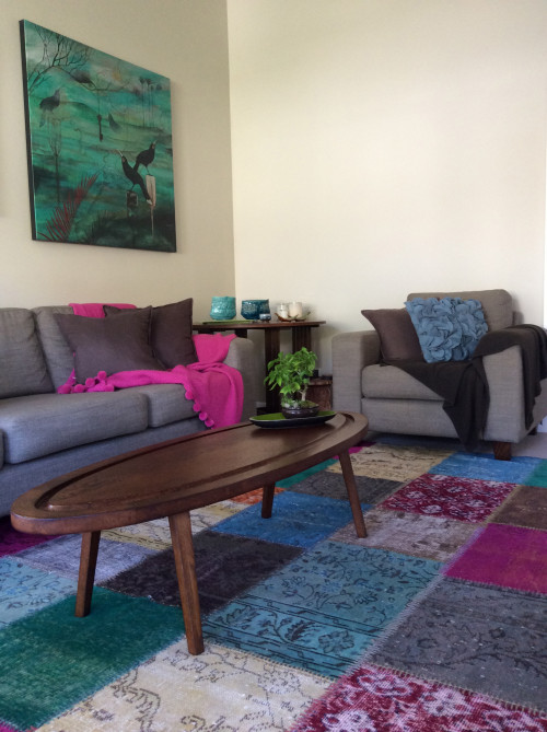 living room, lounge, neutrals, colourful accessories, colourful rug