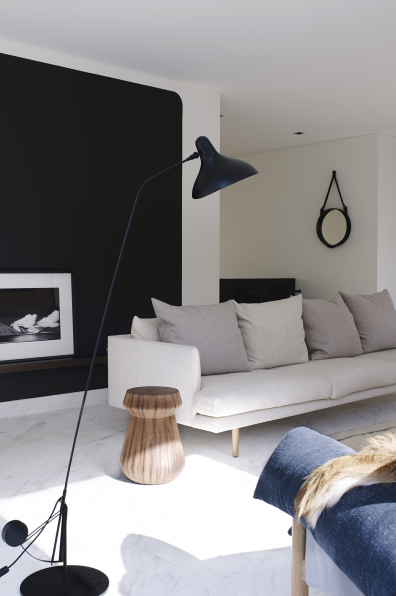 Sonia and Yasmine chase away the shadows Sonia and Yasmine chase away the shadows