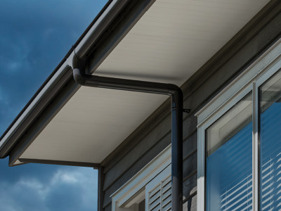 Mike and Robyn’s sun-filled Omaha beach house