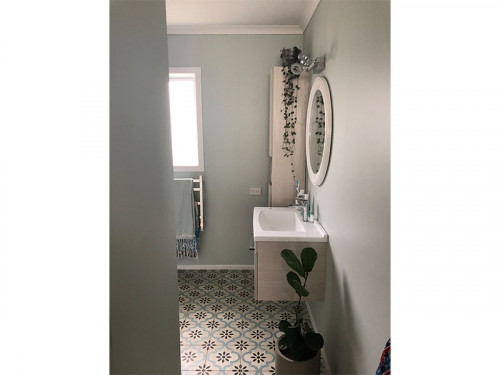 ensuite, bathroom, green ensuite, green bathroom, patterned tiled floors resene robin egg blue