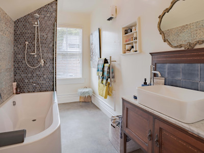 Sian’s Lyttelton villa gets the magic touch Sian’s Lyttelton villa gets the magic touch