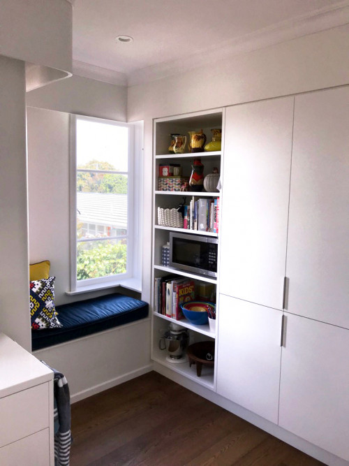 window seat, kitchen, kitchen window seat, white cabinetry, white kitchen, navy and blue