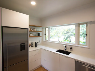 Adam’s modernised mid-mod in Napier lets the art speak for itself Adam’s modernised mid-mod in Napier lets the art speak for itself