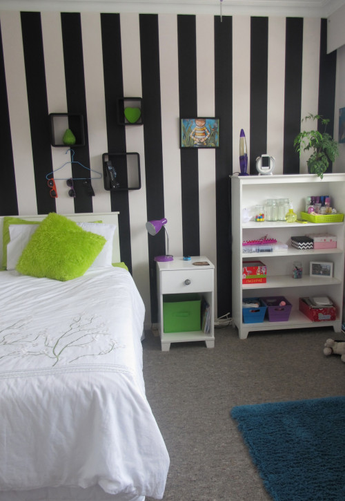 bedroom, retro, children's bedroom, feature wall, black and white, striped wall, striped wallpaper