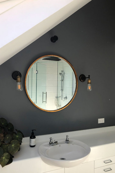 A balance between warm and cool brought this coastal charmer to life A balance between warm and cool brought this coastal charmer to life