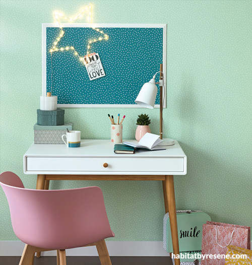 unique wallpaper ideas, wallpaper diy, wallpapered noteboard, noteboard diy, corkboard diy