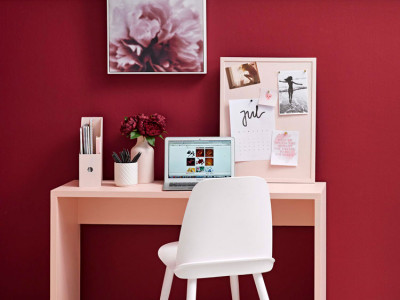 Rethinking pink and red walls Rethinking pink and red walls