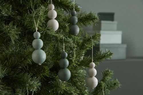 green, decorating with green, green rooms, green living rooms, christmas, christmas decorations, dec