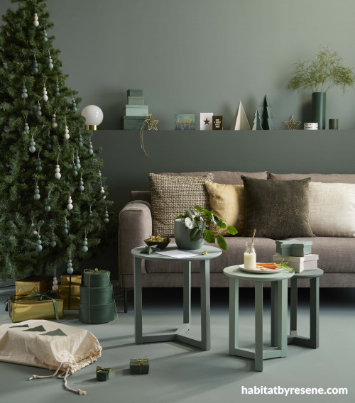 green, decorating with green, green rooms, green living rooms, christmas, christmas decorations, dec