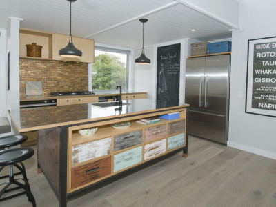 Glenn and Mandy reclaim the bach vibe