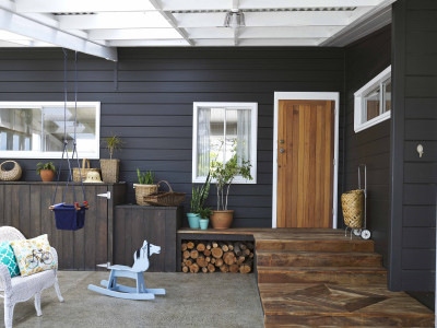 Daringly dark house exteriors
