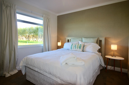 bedroom, white, neutrals