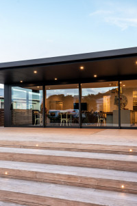 All Black Sir John Kirwan keeps it simple with black and white bach