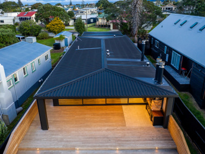 All Black Sir John Kirwan keeps it simple with black and white bach