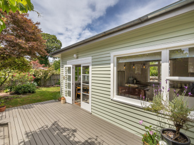 Laura and Jarred bring a colour boost to this beautiful Californian bungalow