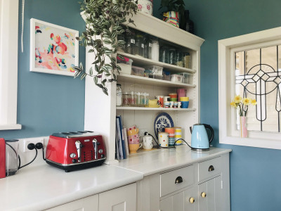 A Canterbury artist chooses punchy pastels and sunny-day blues to give her family’s old-school villa a fresh, modern twist.