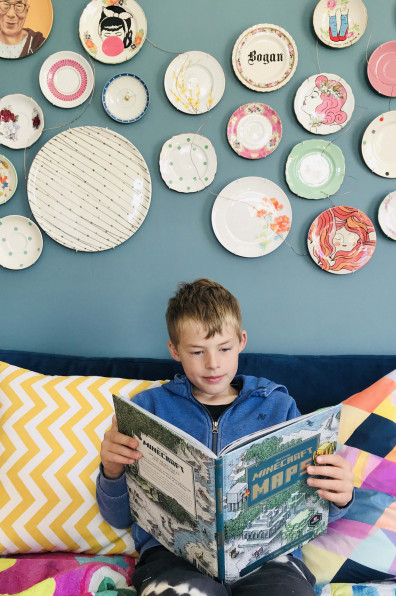 A Canterbury artist chooses punchy pastels and sunny-day blues to give her family’s old-school villa a fresh, modern twist.